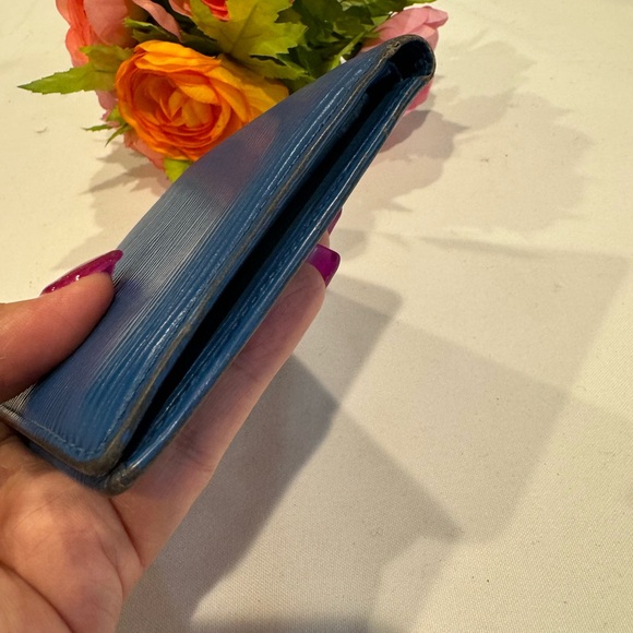Authentic Louis Vuitton Epi men’s wallet - Picture 14 of 14
